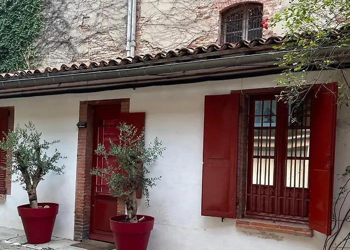 Petite Chartreuse Calme En Plein Coeur De